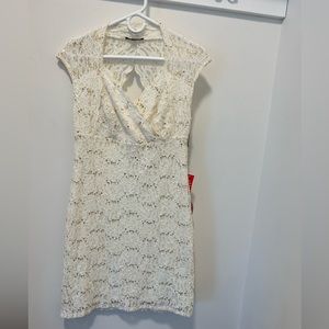 Onyx Nite lace Dress with keyhole back Size 8 NWT